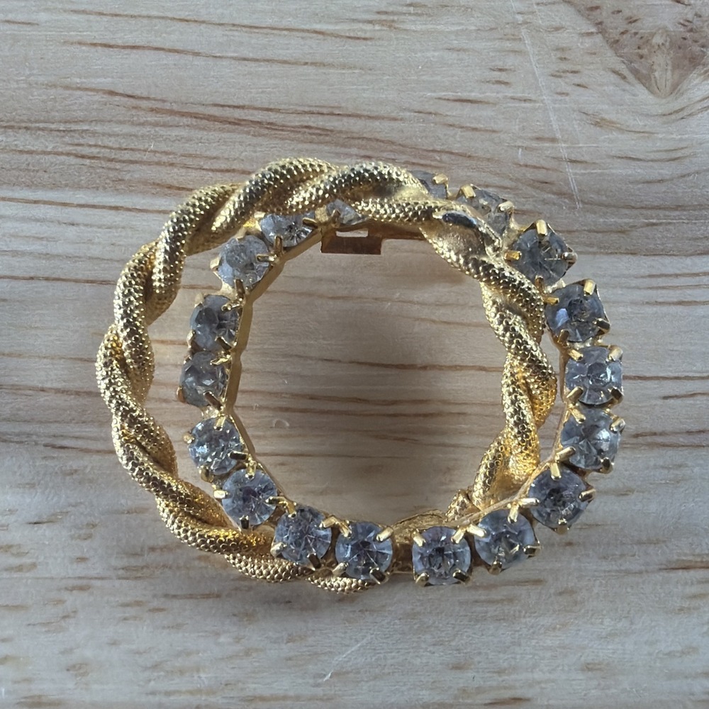 STUNNING VINTAGE ESTATE RHINESTONE INFINITY RING 1 1/4" BROOCH Twist Goldtone